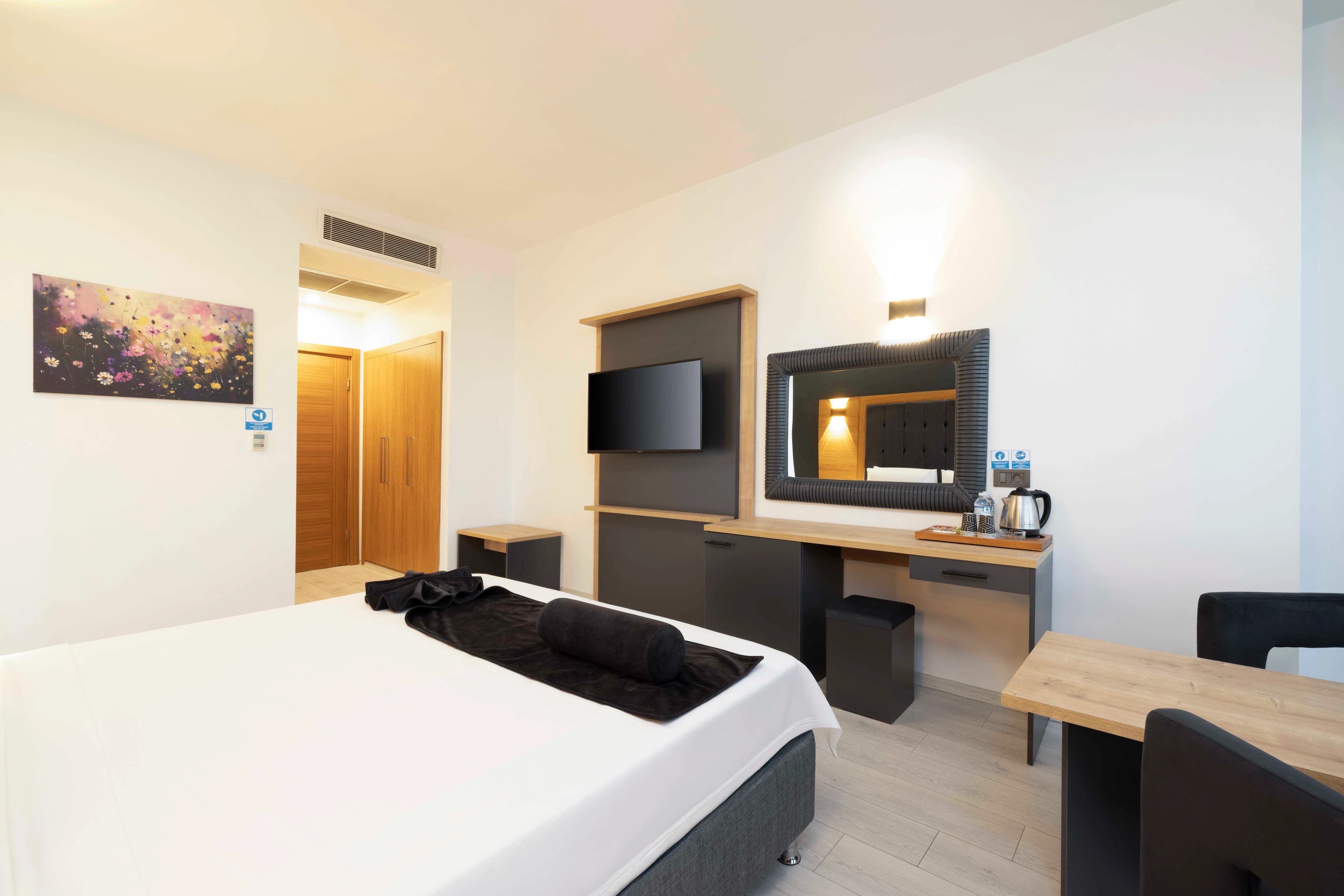 My Plus Royal Ataşehir Deluxe Oda Çift Kişilik Yatak